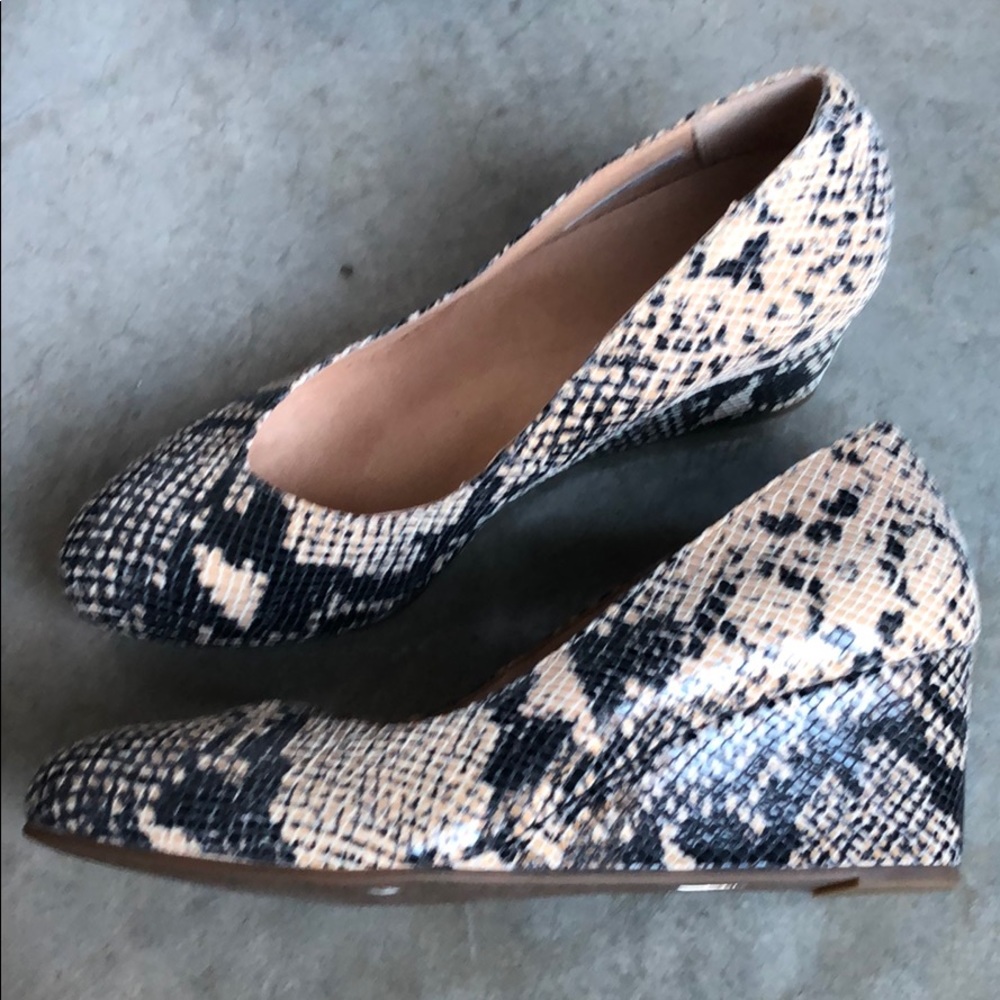 Vionic Elevated Antonio Natural Snake Pump Size 9 - image 1
